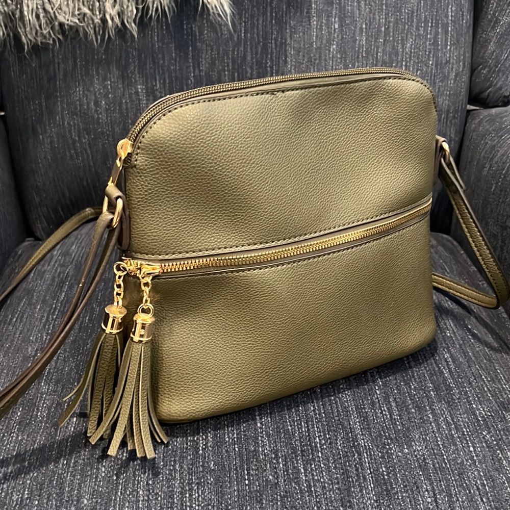 Olive colored crossbody purse!